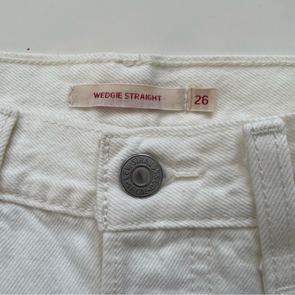 Levi's Women's Cream White High Rise Wedgie Straight Distressed Jeans Size 26 - Picture 5 of 11